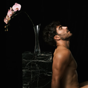 收聽Mike Taveira的Riptide歌詞歌曲