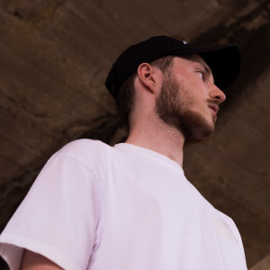 Dengarkan Losing Our Minds lagu dari Nevve dengan lirik