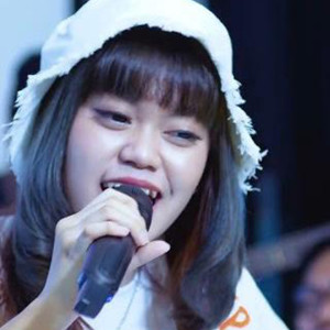 Listen to Aku Cah Bakoh song with lyrics from Esa Risty