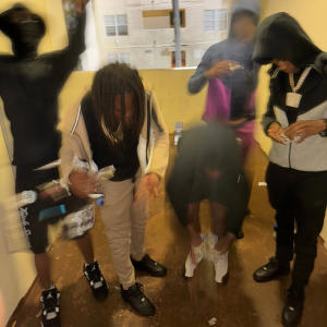 收聽RRRyimmy的Hit The Road (Explicit)歌詞歌曲