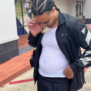 ดาวน์โหลดและฟังเพลง FREE TAE (Explicit) พร้อมเนื้อเพลงจาก Quincy MIA