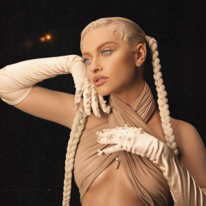 ดาวน์โหลดและฟังเพลง Pretty In Pink พร้อมเนื้อเพลงจาก Alice Chater