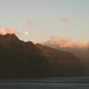 ดาวน์โหลดและฟังเพลง Downhill พร้อมเนื้อเพลงจาก kust