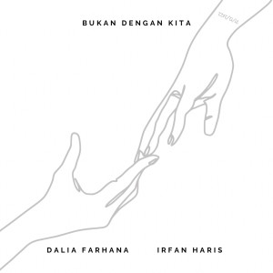 ดาวน์โหลดและฟังเพลง Bukan Dengan Kita พร้อมเนื้อเพลงจาก Dalia Farhana