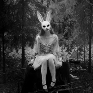 Dengarkan lagu chapeuzinho vermelho nyanyian Lobani Howl dengan lirik