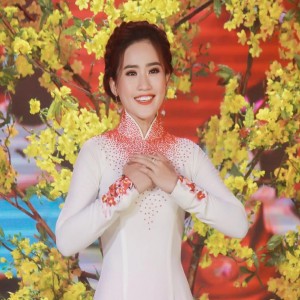 Listen to Thuyền Hoa song with lyrics from Yên Nhiên