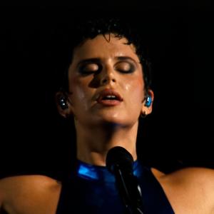 收聽Nathy Peluso的BUENOS AIRES (Live from Buenos Aires)歌詞歌曲