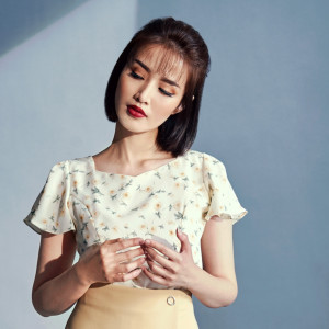 Dengarkan lagu 不应该勇敢 nyanyian Soo Wincci dengan lirik