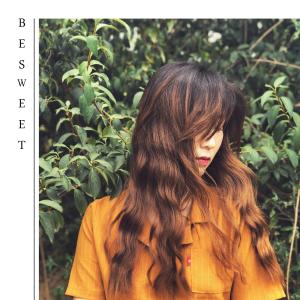 ดาวน์โหลดและฟังเพลง 푸르던 พร้อมเนื้อเพลงจาก Besweet