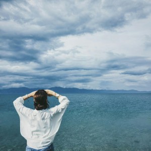 收聽私人訂製的丫頭歌詞歌曲