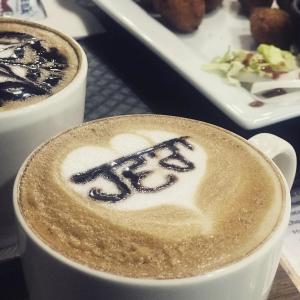 ดาวน์โหลดและฟังเพลง Love Is Everything พร้อมเนื้อเพลงจาก Ranjit Randhawa