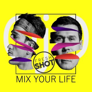 Dengarkan lagu Mix Your Life nyanyian LemOjOvie dengan lirik
