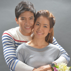 ดาวน์โหลดและฟังเพลง อยากบอกรัก (เพลงประกอบละคร ใยกัลยา) พร้อมเนื้อเพลงจาก ไมค์ ภัทรเดช