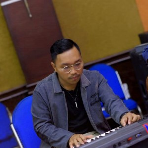Dengarkan Wela Momang lagu dari Ara Maximilian dengan lirik