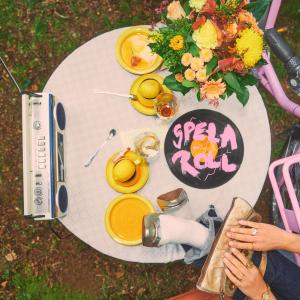 default playlist img