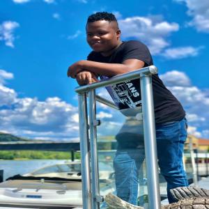 Mash K的專輯Mash k Ndiahuvhala ft.Nadia vocals (feat. Nadia vocals)