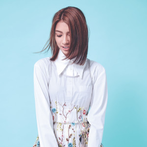 Listen to 黑洞 song with lyrics from Jeryl Lee