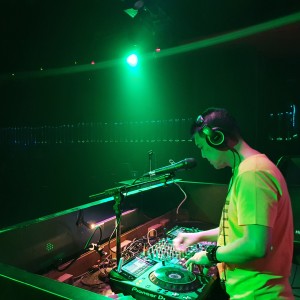 Dengarkan lagu DJ JATUH BANGUN BEAT 2K21 nyanyian DJ Fredy dengan lirik