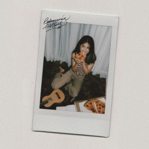 ดาวน์โหลดและฟังเพลง pizza pepperoni พร้อมเนื้อเพลงจาก Rahmania Astrini