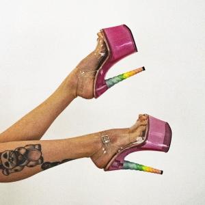 收聽Levios的Hot shower歌詞歌曲