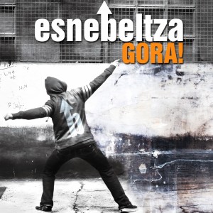 收聽Esne Beltza的Gora歌詞歌曲