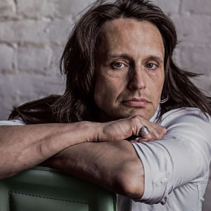 ดาวน์โหลดและฟังเพลง ДОЖДЬ พร้อมเนื้อเพลงจาก Лем