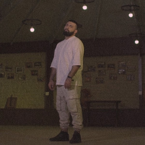 Listen to Parə-Parə song with lyrics from Miro