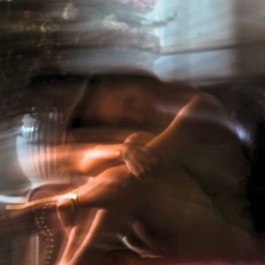 收聽Sya的Love On Hold歌詞歌曲