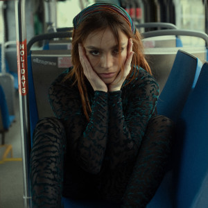 ดาวน์โหลดและฟังเพลง Holidays พร้อมเนื้อเพลงจาก ElIZA GRACE