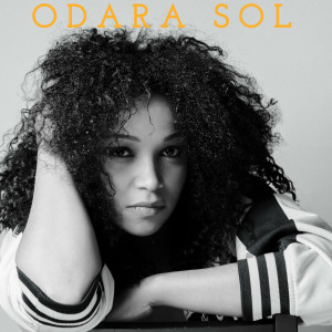 收聽Odara Sol的Com Fé歌詞歌曲
