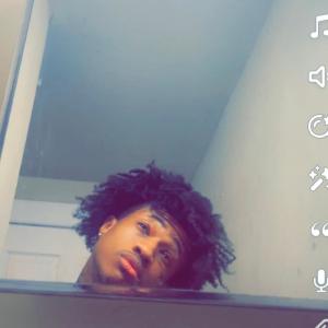 ดาวน์โหลดและฟังเพลง Outside (feat. Benji Hardaway, xyoumadethat & Lawyone) (Explicit) พร้อมเนื้อเพลงจาก Arete Tycho