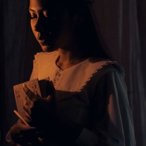 收听Nadin Amizah的Seperti Tulang歌词歌曲