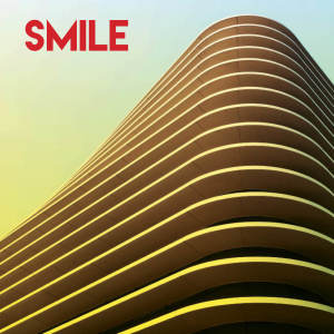 收聽Sassydee的Smile歌詞歌曲