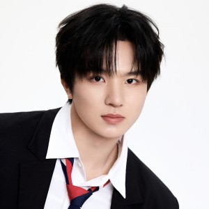 罗言 ดาวน์โหลดและฟังเพลงฮิตจาก 罗言