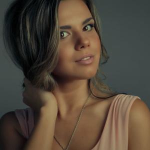 收聽Кира Стертман的Время歌詞歌曲