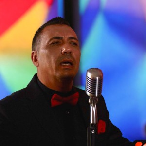Listen to Ma imbrac numai la misto (Live) song with lyrics from Costel Ciofu