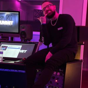 ดาวน์โหลดและฟังเพลง Toxic (feat. VeNTUR BRV$$) (Explicit) พร้อมเนื้อเพลงจาก Aaron Sauer