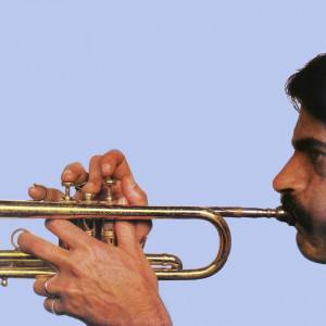 收聽Enrico Rava Quartet的Outsider歌詞歌曲