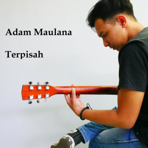 ดาวน์โหลดและฟังเพลง Terpisah พร้อมเนื้อเพลงจาก Adam Maulana