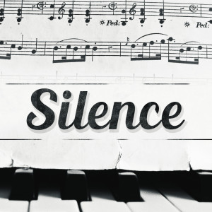 Dengarkan lagu Alone (Piano Version) nyanyian Silence dengan lirik