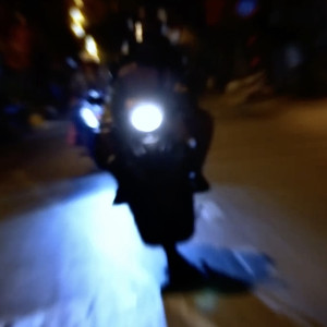 Listen to Le bruit de la fête song with lyrics from Reyn