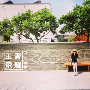Listen to 人走看着路,口要对着心 song with lyrics from DJ梦菲
