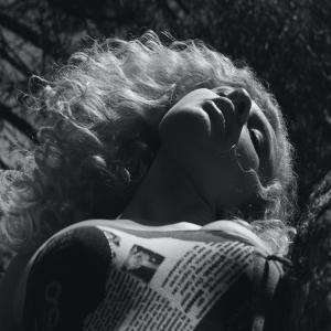 Listen to C'est trop chaud (Dance Mix) song with lyrics from Unsu