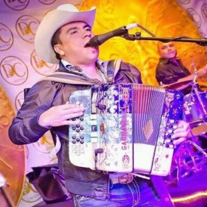 Listen to Que Noche Aquella song with lyrics from Tito Torbellino