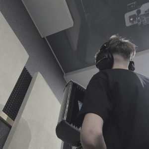 收聽Type White的Я ГОНЯЮ (Explicit)歌詞歌曲