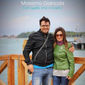 Dengarkan Con quello che ci basta lagu dari Massimo Giancola dengan lirik