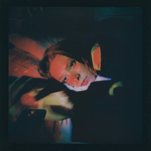 收聽Holly Humberstone的Fake Plastic Trees歌詞歌曲
