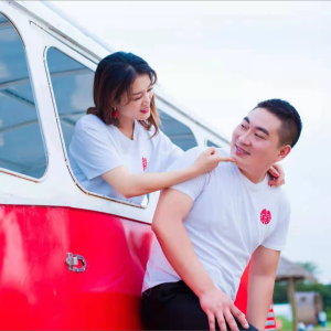 Listen to 爱如星火 (cover: 冷漠|杨小曼) (Live) song with lyrics from 乔艳楠