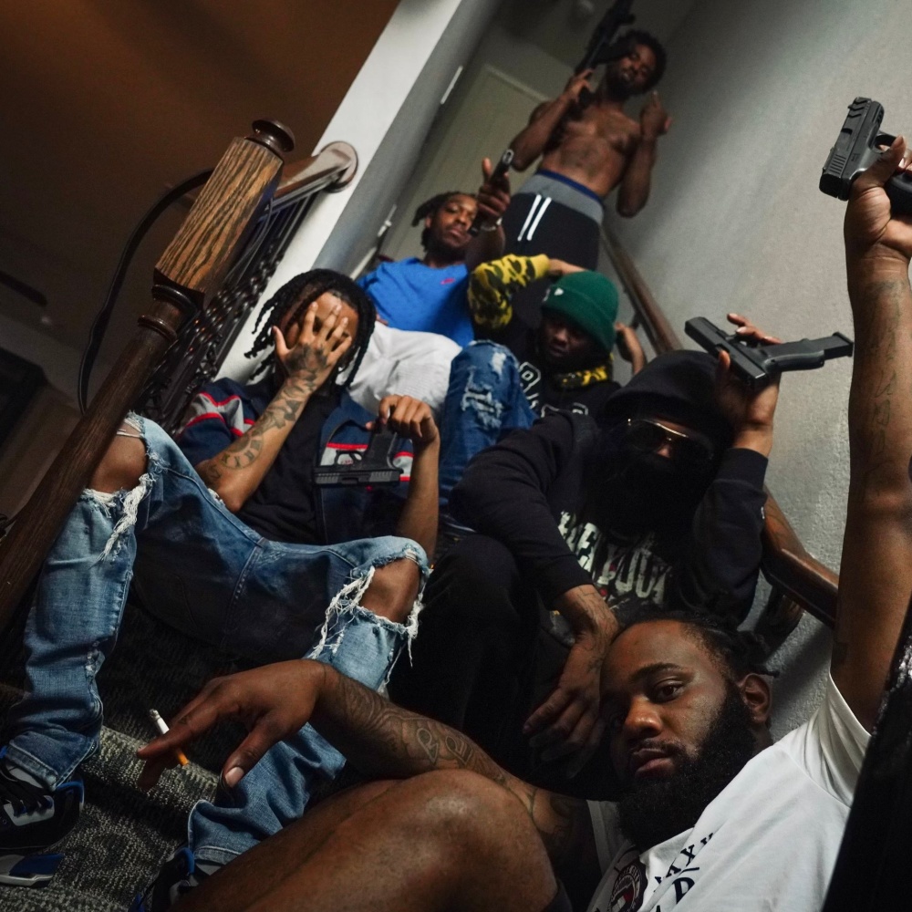 In This Bitch(feat. Three One, YTG Ireez, Dace Stacks & Maineyteam 2Cs) (Explicit)
