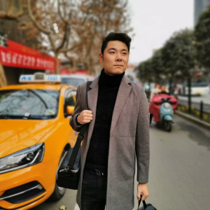 Listen to 爱不够 song with lyrics from 张蕾